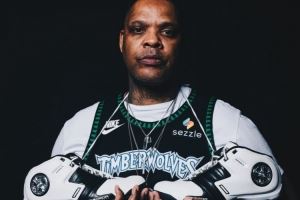 都是回忆！森林狼请来狂人斯普雷维尔上身示范复古球衣！