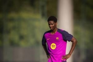 每体：巴萨小将迪亚拉预计两周内复出，他吸引了一线队浓厚的兴趣