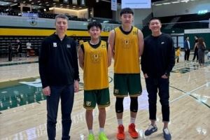 男篮教练郭士强&李昂来到旧金山大学 看望旅美小将王俊杰&赵维伦