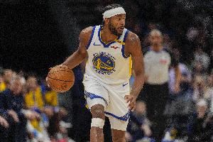 火力全开！穆迪半场9分35秒6中5高效砍下13分1断 4次犯规