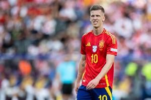 马卡报：奥尔莫因伤退出西班牙队训练，很可能无缘出战格鲁吉亚