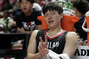 开拓者自媒体直接开吹：杨瀚森就是联盟的MVP！