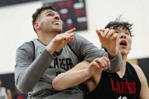 拓记列举杨瀚森4大问题：犯规多 速度慢 失误多 与克林根不好兼容