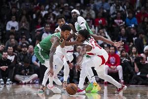 效率不高！安芬尼-西蒙斯13投4中&三分9中2得到14分 出现6次失误