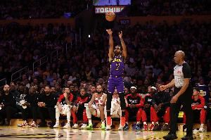 海斯谈文森特爆发：他在训练营就很出色 我喜欢搭档这种后卫