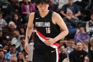 NBA首秀哪一点最让你印象深刻？杨瀚森：换我上场的时候