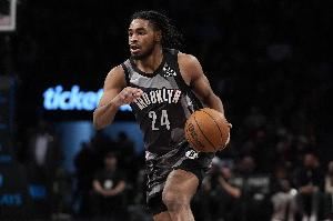 新一代空砍达人！卡梅隆-托马斯24投12中砍下33分9助攻