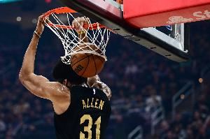 状态复苏！贾勒特-阿伦11中8得22分6板4助 另有2断1盖帽