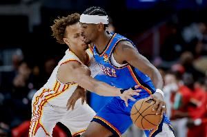 神的武器11中10！亚历山大三节打卡30分😉场均跌至40分5.6板5助