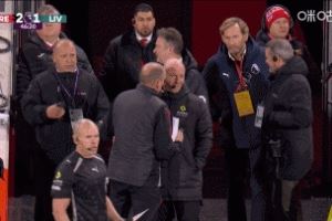 利物浦比赛半场换裁判！主裁西蒙·胡珀受伤，与四官罗宾逊互换