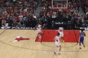 突然发力！公牛防守端连续抢断 20秒轰出7-0小高潮